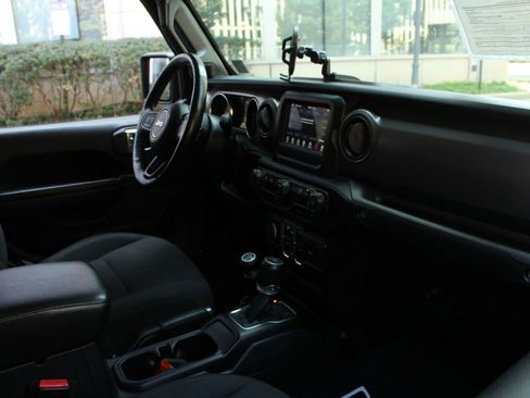 Used 2022 Jeep Gladiator Sport image 22