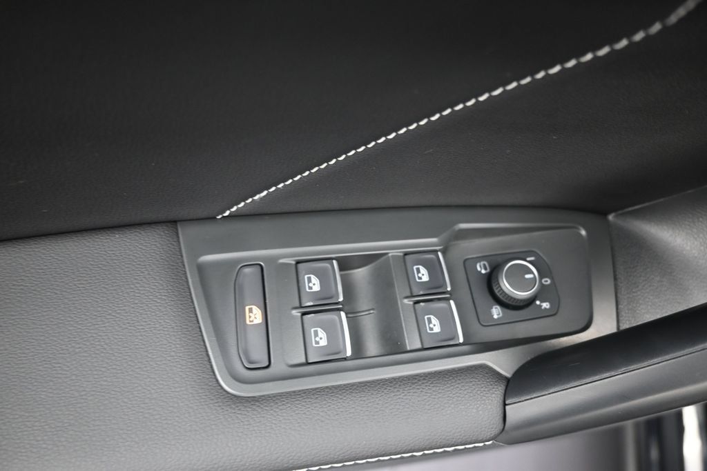 Used 2024 Volkswagen Tiguan SEL R-Line AWD/4WD image 12