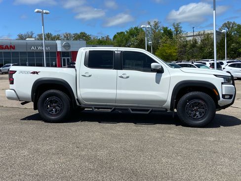 New 2026 Nissan Frontier PRO-4X w/ Pro Premium Package AWD/4WD image 4