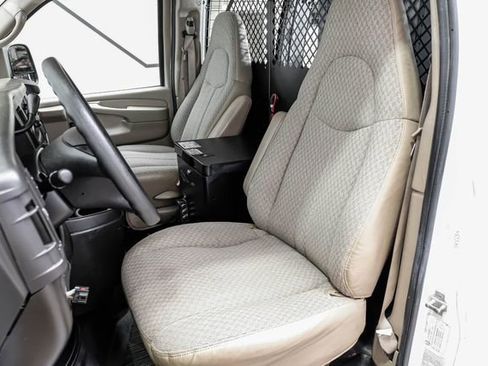 Used 2009 Chevrolet Express 1500 image 34