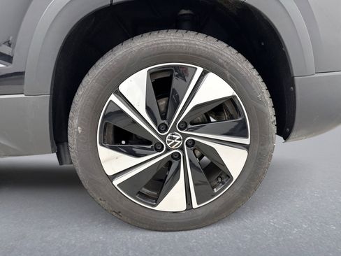 Used 2025 Volkswagen Taos SE AWD/4WD image 25