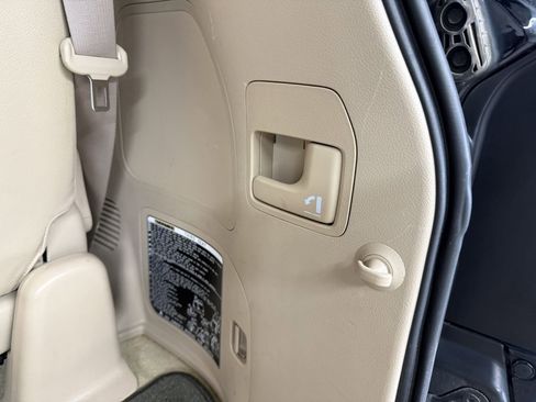 Used 2014 Toyota Land Cruiser 4dr 4WD (Natl) image 32