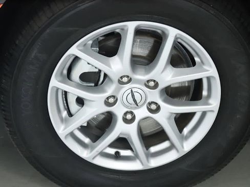 Used 2023 Chrysler Pacifica Touring-L image 36