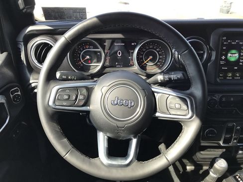 Used 2022 Jeep Wrangler Unlimited Sahara AWD/4WD image 21