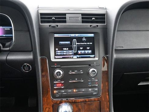 Used 2015 Lincoln Navigator Base image 11