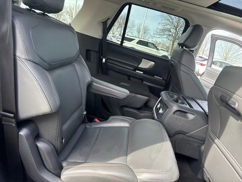 Used 2025 Ford Expedition Active image 39