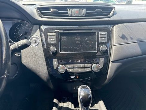 Used 2019 Nissan Rogue SV w/ Premium Package FWD image 9