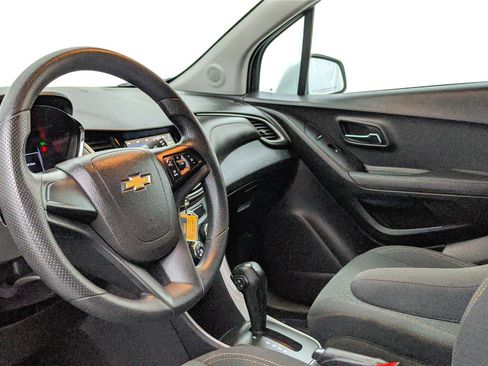 Used 2019 Chevrolet Trax LS image 14