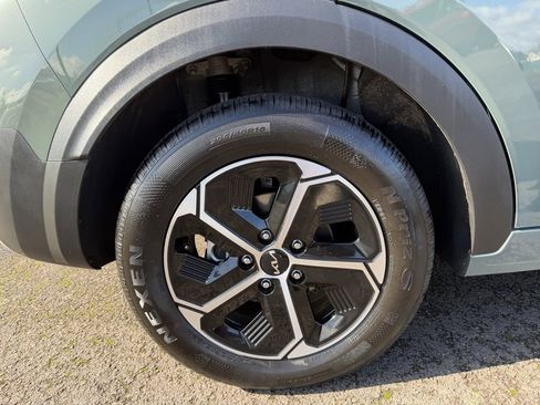 Used 2025 Kia Niro EX image 10