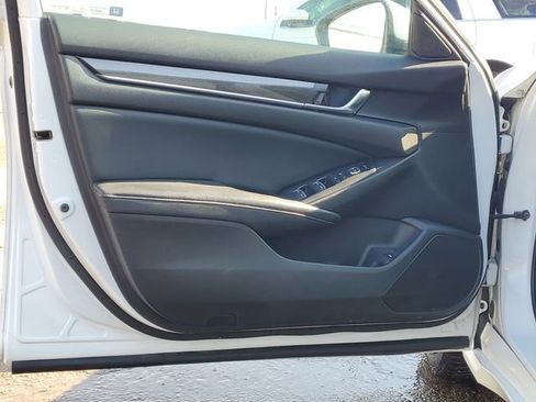 Used 2018 Honda Accord Sport image 9