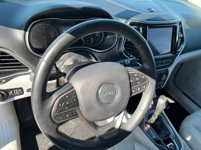 Used 2019 Jeep Cherokee Limited w/ Luxury Group FWD image 11
