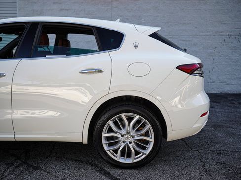 Used 2022 Maserati Levante GT image 11