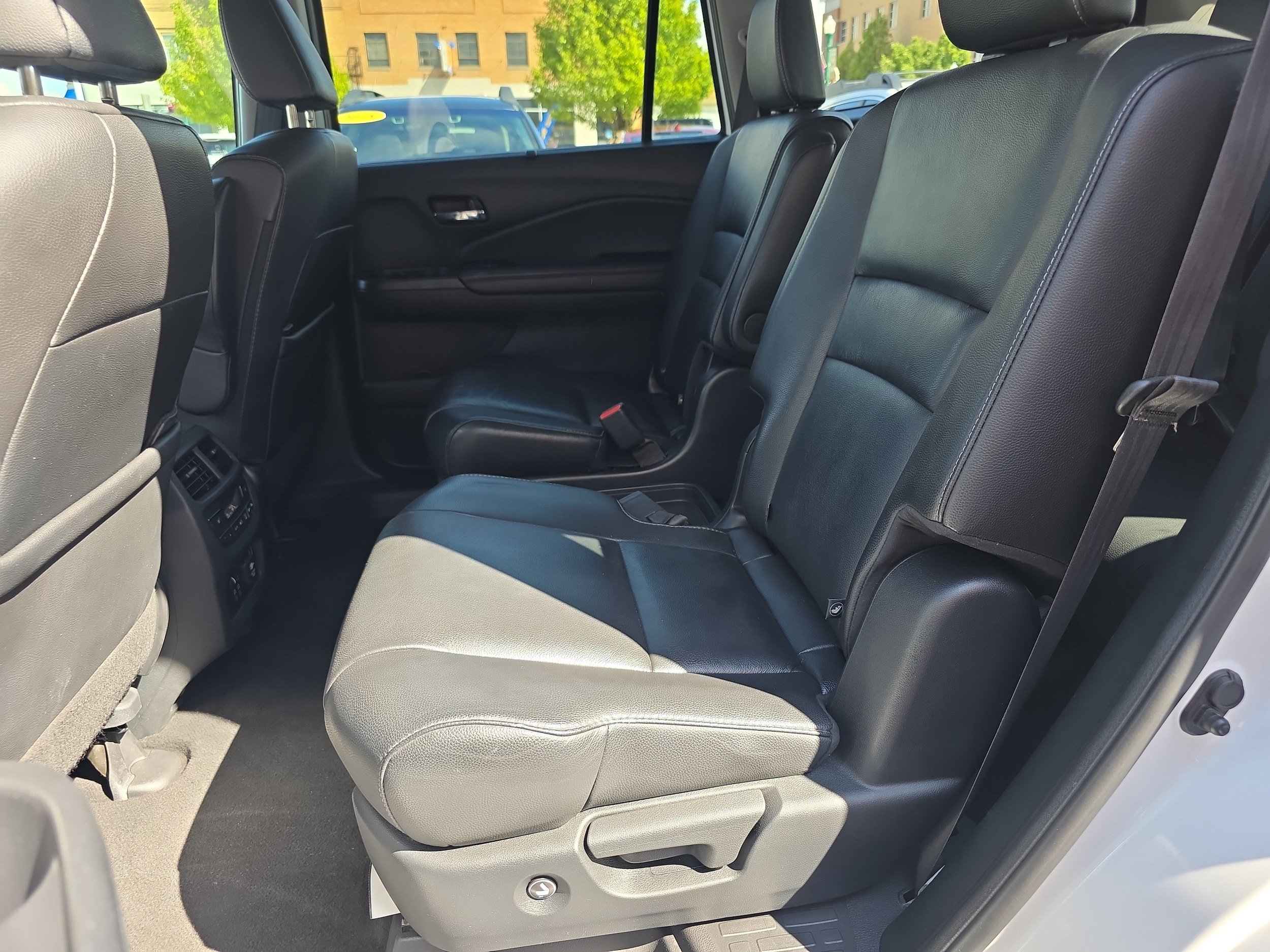 Used 2022 Honda Pilot Touring image 12
