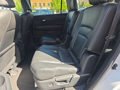 Used 2022 Honda Pilot Touring image 12