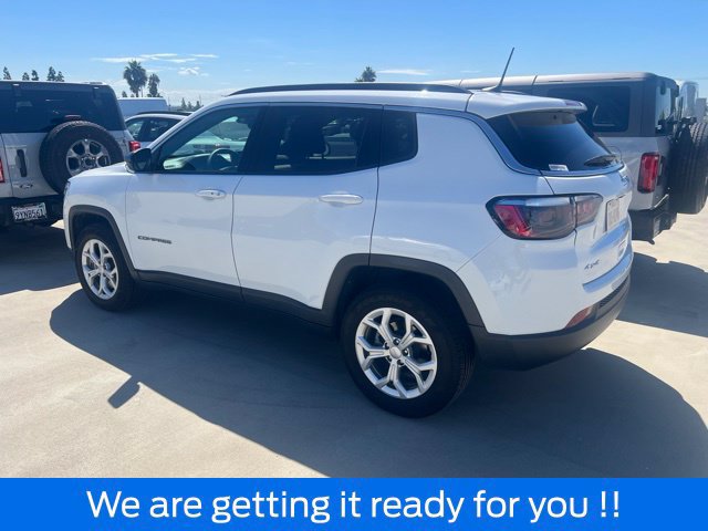 Used 2024 Jeep Compass Latitude AWD/4WD image 2