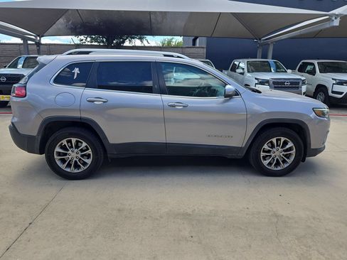 Used 2019 Jeep Cherokee Latitude Plus AWD/4WD image 2