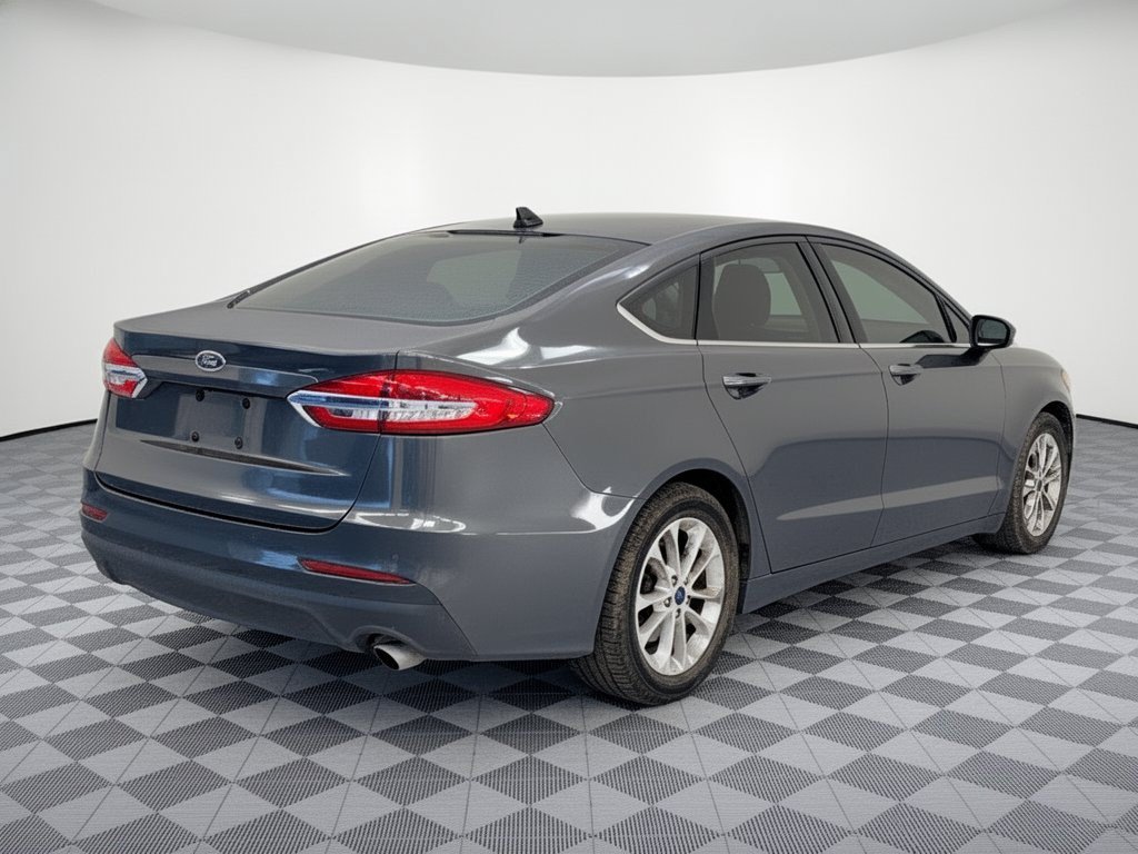 Used 2019 Ford Fusion SE FWD image 7