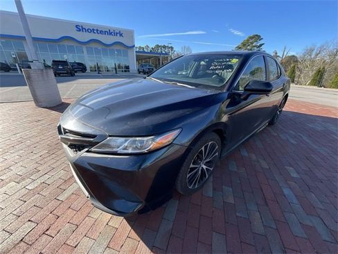 Used 2019 Toyota Camry SE image 7