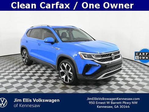 Certified 2022 Volkswagen Taos SEL w/ Panoramic Sunroof Package image 1