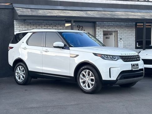 Used 2017 Land Rover Discovery SE image 9