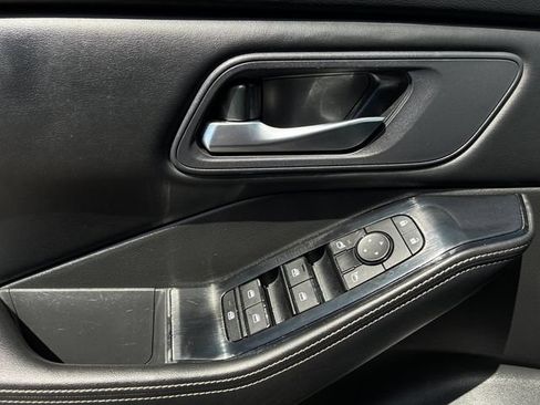 Used 2024 Nissan Rogue SV FWD image 12