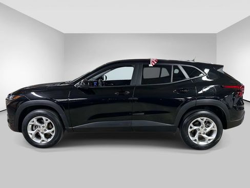 Used 2024 Chevrolet Trax LS w/ LS Convenience Package FWD image 2