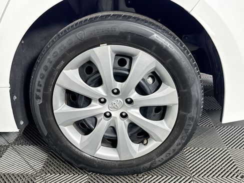 Used 2021 Toyota Corolla LE image 35