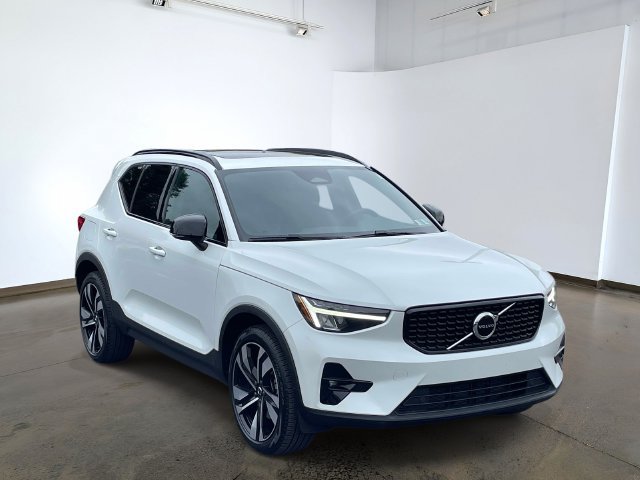 Certified 2023 Volvo XC40 B5 Plus w/ Protection Package Premier AWD/4WD image 3