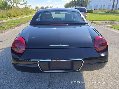 Used 2005 Ford Thunderbird Deluxe 2dr Convertible image 5