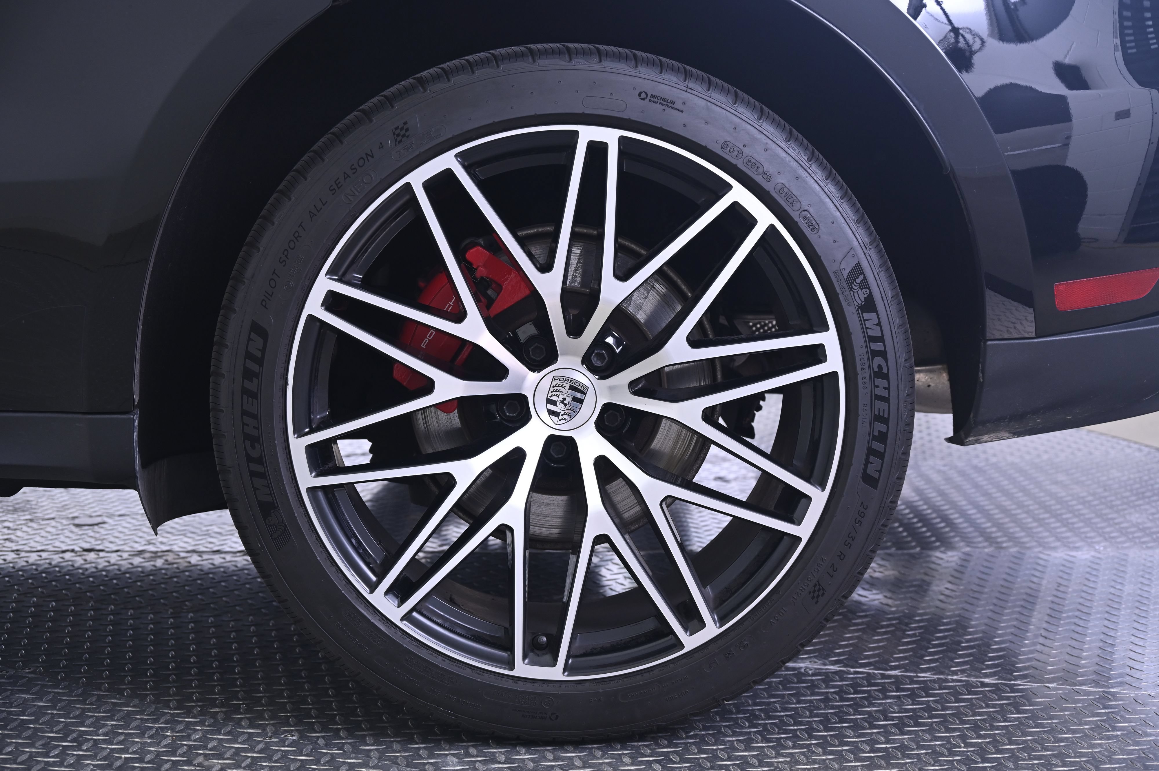 Certified 2023 Porsche Macan S AWD/4WD image 12