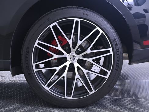 Used 2023 Porsche Macan S AWD/4WD image 12