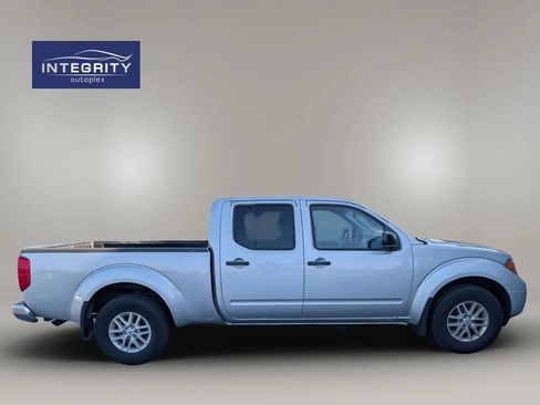 Used 2018 Nissan Frontier SV AWD/4WD image 5