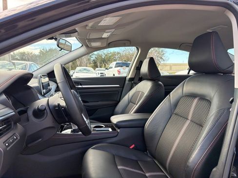 Used 2025 Nissan Altima 2.5 SR image 9