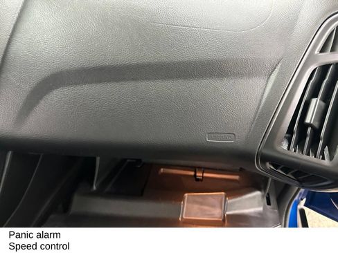 Used 2018 Ford Focus SE w/ SE Appearance Package FWD image 22