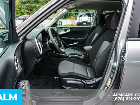 Used 2025 Kia Soul LX w/ LX Technology Package FWD image 20