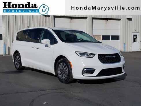 Used 2022 Chrysler Pacifica Touring-L image 1