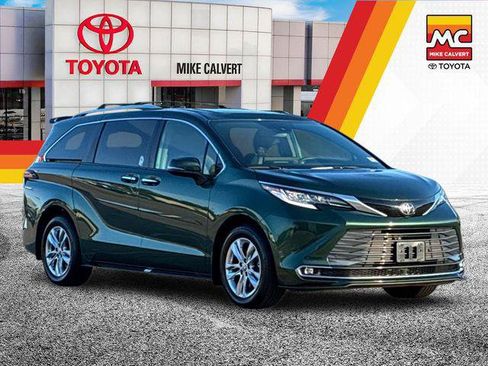 Certified 2026 Toyota Sienna Limited FWD image 7