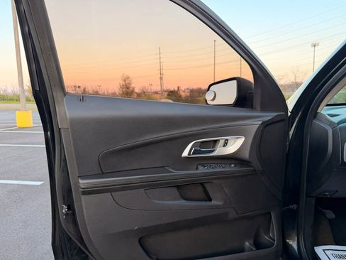 Used 2017 Chevrolet Equinox LT w/ Convenience Package FWD image 9