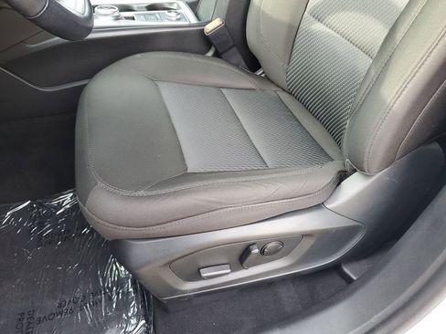 Used 2022 Ford Explorer XLT image 14