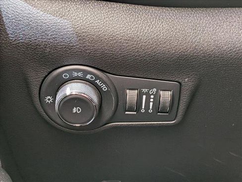 Used 2023 Jeep Compass Latitude AWD/4WD image 9