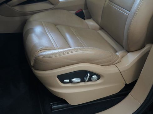 Used 2020 Porsche Cayenne image 28