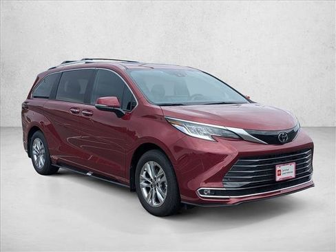 Used 2026 Toyota Sienna Limited AWD/4WD image 3