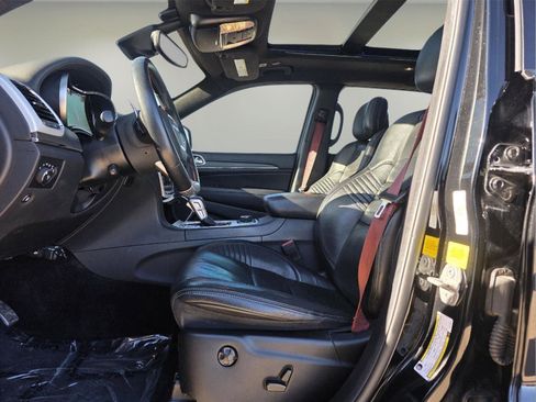 Used 2018 Jeep Grand Cherokee SRT image 3