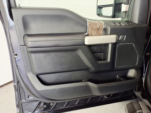 Used 2019 Ford F250 Lariat w/ Lariat Ultimate Package image 15