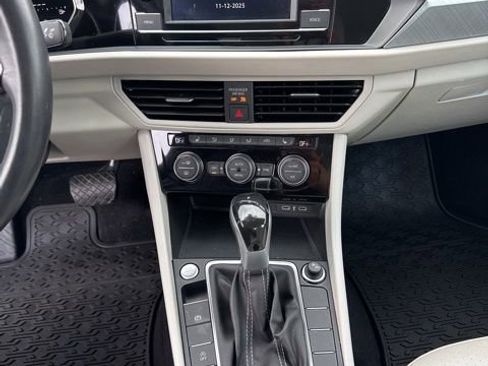 Certified 2023 Volkswagen Jetta SE image 35