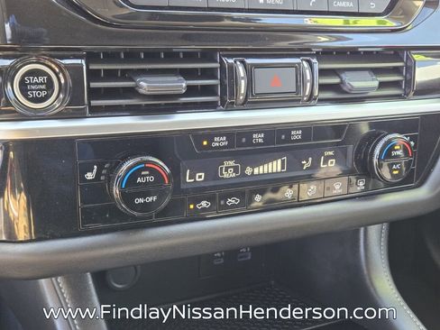 Used 2024 Nissan Pathfinder SV FWD image 29
