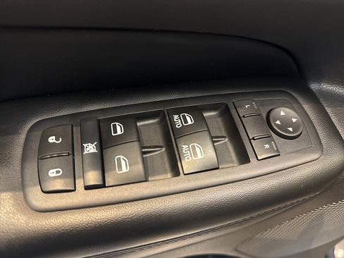 Used 2017 Jeep Grand Cherokee Altitude image 26