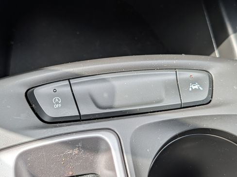Used 2026 Chevrolet Trax LS w/ LS Convenience Package FWD image 25
