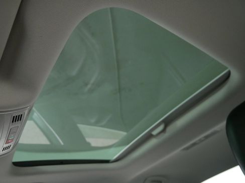 Certified 2022 Volkswagen Jetta SE w/ Panoramic Sunroof Package image 31