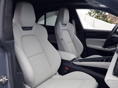 New 2026 Porsche Macan Turbo Electric AWD/4WD image 24